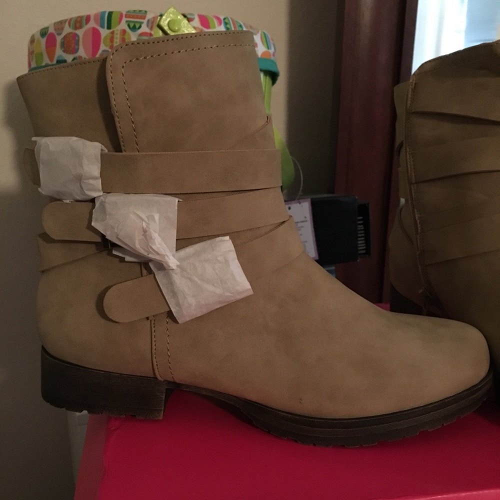 Just Fab boots size 8 new